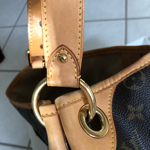Louis Vuitton Galleria PM Monogram Shoulder Bag - Picture 13 of 14
